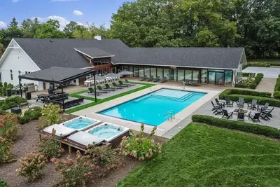 Image de Luxury Estate with 3 Homes, Pool, Hot Tubs, Basketball/Tennis Court near Lake