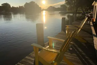 Image de Riverfront Oasis - Hot tub- Seasonal heated pool- Jet skis for rent seasonally