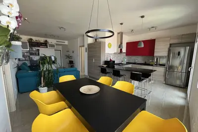 Image de Contemporary apartment in the beating heart of Bologna with amazing skyline view