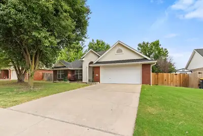 Image de Newly decorated\/great location, convenient to UoA, Walmart Amp, and all of Nwa