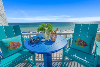 Image de 502 | Cutest Studio Beach Retreat- Steps to the Beach!