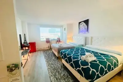 Image de \nAC Beachfront 2Suites ENTIRe place up to 11people