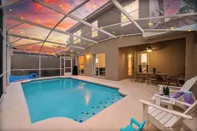 Image de Game Room + Private Heated Pool + 8 Mi to Disney