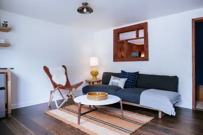 Image de 1 Bedroom Suite with a Living Room