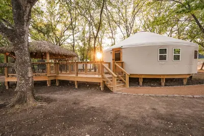 Image de River Yurt Village/Medina River/Hot Tub/Close to Downtown/Hoot Owl