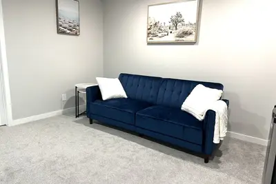 Image de Exquisite 2 bedroom, 1 bathroom lower level suite near Yyc Airport.