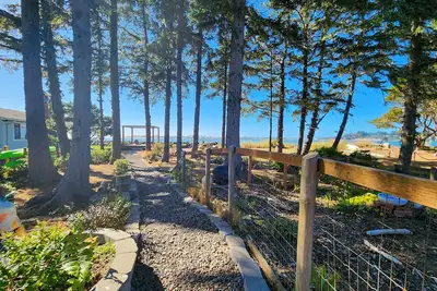 Image de Bayfront Home! Walk to Everything! Hot Tub! Dog Friendly!