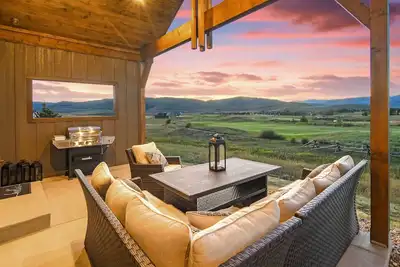 Image de Home on Golf Course w/ Hot Tub, Near Grand Lake