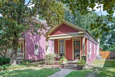 Image de Old Dauphin Way Historic Home short walk downtown