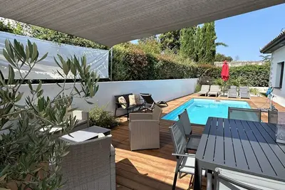 Image de Studio indépendant avec piscine