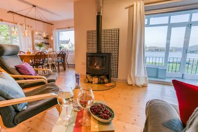 Image de Eigionfa - an on the beach that sleeps 8 guests in 3 bedrooms