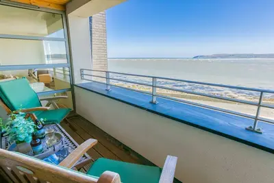 Image de The Quay - an on the beach that sleeps 9 guests in 4 bedrooms