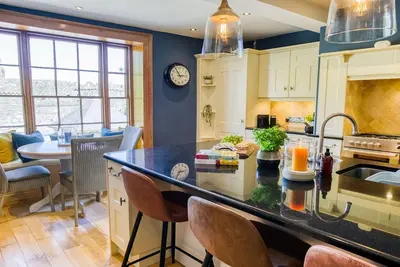 Image de Ty Castell - a town that sleeps 10 guests in 5 bedrooms