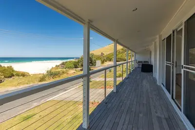Image de Arkon - beautiful spacious pet friendly home with ocean and beach views