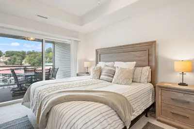 Image de Emerald Escape – Luxury Waterfront Condo w/Pool!