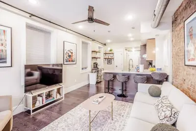 Image de Artist's Gallery Downtown 2b/2Bath Condo