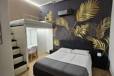 Image de Palmhouse Salerno center with jacuzzi, separate entrance near Metro.