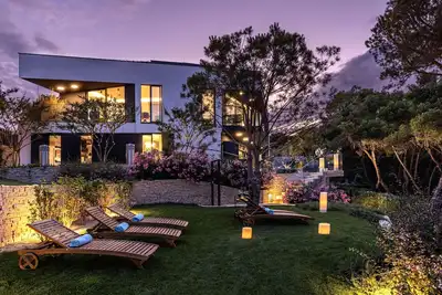 Image de Luxury Retreat that would be your home away from home!