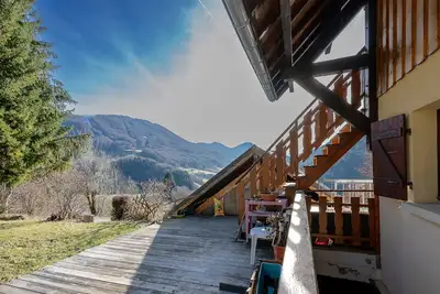 Image de Maison \"Gite 4 Personnes\" avec vue sur montagne et terrasse partagée