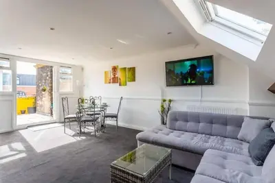 Image de Roof Terrace Two Bedroom Apartment - Walk to Beach