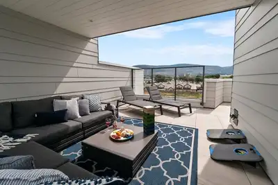 Image de Modern Luxury Townhouse Large rooftop & Elevator with 4  bedrooms