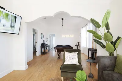 Image de Beautiful 3 bedroom home w/Patio, Bbq Grill & Fire table. Steps from 7th Ave.