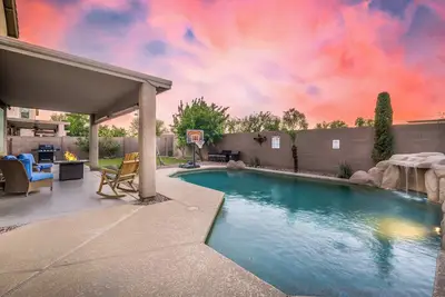 Image de Pool, King Bed, Grill, Pool Table