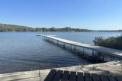 Image de Beautiful, remodeled, spacious home nestled on the north arm of Lake Bellaire