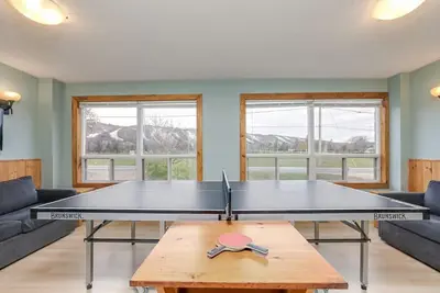 Image de Glacial Getaway at The Blue Mountains with Hot Tub, Sauna, Bbq & Large Backyard - Sleeps 18