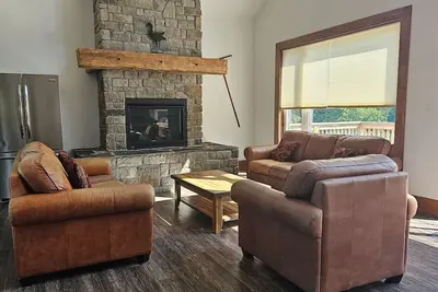 Image de Modern Memories 8 Br Hillside Haven Chalet w/Bbq, Hot Tub & Laundry at The Blue Mountains