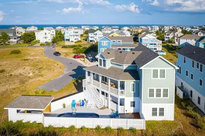 Private Oasis: Wet Bar, Pool, Cabana & Hot Tub