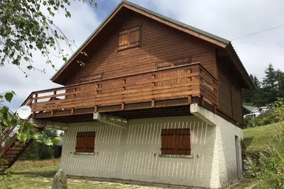 Image de Individual rents large wooden cabin (80m2) with 4 bedrooms and large living room