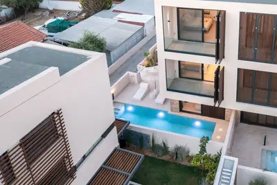 Image de SithoniaRS Luxury Three Floors Villa With Private Pool & Garden