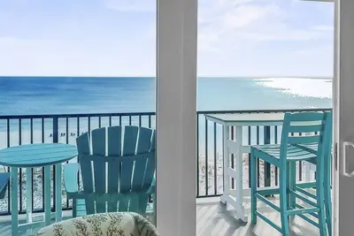 Image de Sea Oats 706 Top Floor Beachfront + 2 Sets of Beach Service!