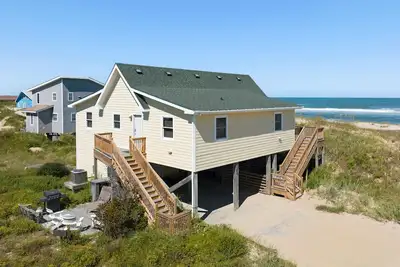 Image de Beech Nut: Beachfront | Ocean Views | Hot Tub