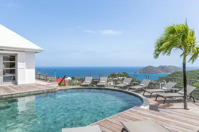 Image de Magnificent Villa with Lush Tropical Setting