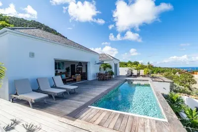 Image de Spectacular Villa Located in a Quiet Area