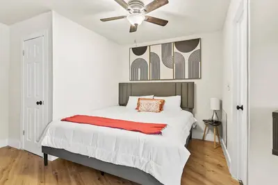 Image de Upstay: Modern Studio Steps from Merrimack Park
