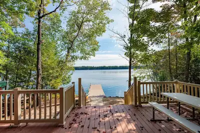 Image de Wheeler Lake home- Great for Groups, Dock + Fire Pit