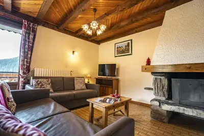 Image de Wifi, 1er étage, balcon, cheminée ou poêle à bois, parking, télévision, casier à ski, 100m², Châtel