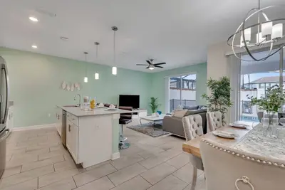 Image de Tropical townhouse with private pool, grill, and resort amenities - dogs ok