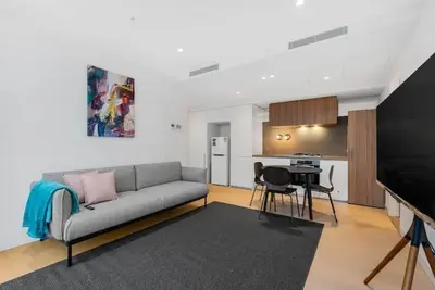 Image de Modern 2br apt in Cbd, gym &pool, free tram zone