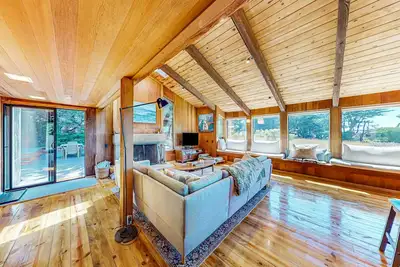 Image de Ocean view home with hot tub, pools, tennis & prime location at Shell Beach