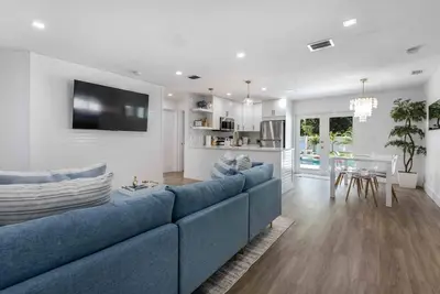 Image de Coastal villas 4br heated pool close to downtown Golf Cart
