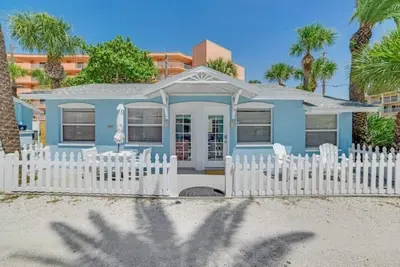 Image de Beach Side, Resort Pool, Patio, Walk to Town! \n