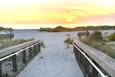 Charming Venice Townhouse Steps from the Beach - Your Florida Paradise Awaits!