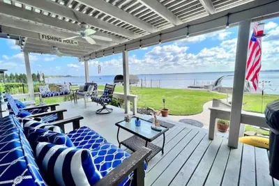 Image de Lakefront, Private Firepit, Huge Dock, Lily Pad, Kayaks, Paddle boards, Arcade Games