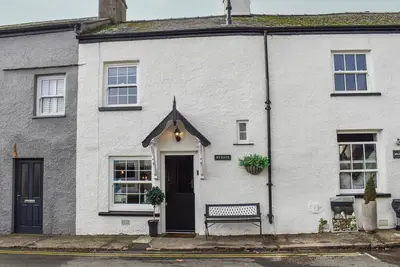Image de This quaint chocolate box cottage is nestled in the heart of Cartmel village.