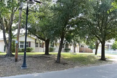 Image de Old Town Bay St. Louis area, short walk to the Beach!
