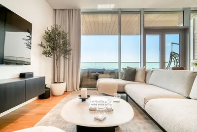 Image de Sparkling Balcony Sea View Apt in Bluewaters